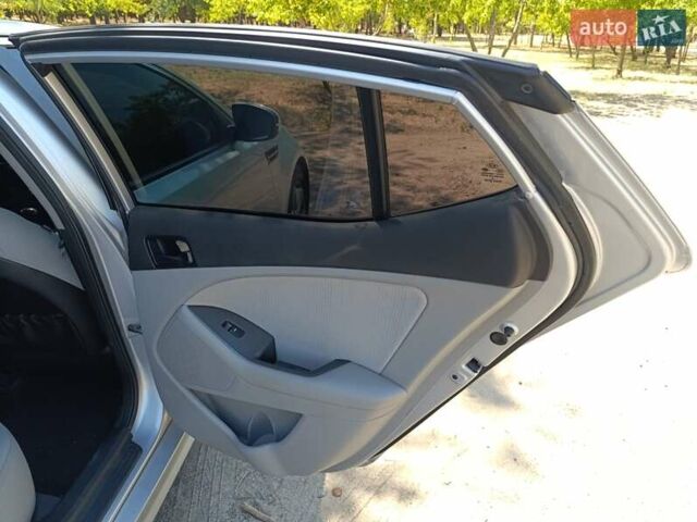 Серый Киа Оптима, объемом двигателя 2.36 л и пробегом 197 тыс. км за 10000 $, фото 29 на Automoto.ua