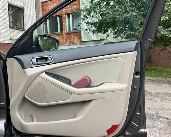 Сірий Кіа Оптіма, об'ємом двигуна 2.4 л та пробігом 231 тис. км за 5500 $, фото 23 на Automoto.ua