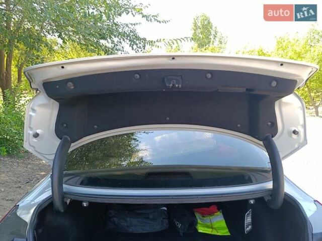 Серый Киа Оптима, объемом двигателя 2.36 л и пробегом 197 тыс. км за 10000 $, фото 23 на Automoto.ua