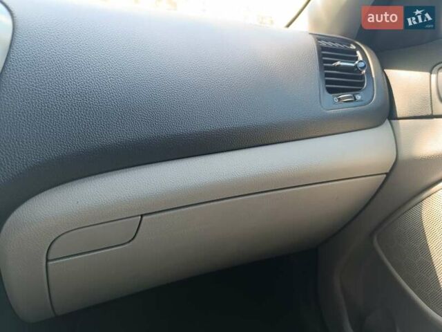 Серый Киа Оптима, объемом двигателя 2.36 л и пробегом 197 тыс. км за 10000 $, фото 41 на Automoto.ua