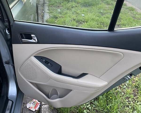 Серый Киа Оптима, объемом двигателя 2.4 л и пробегом 150 тыс. км за 10500 $, фото 11 на Automoto.ua