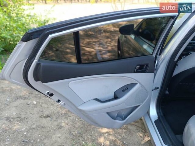 Серый Киа Оптима, объемом двигателя 2.36 л и пробегом 197 тыс. км за 10000 $, фото 27 на Automoto.ua