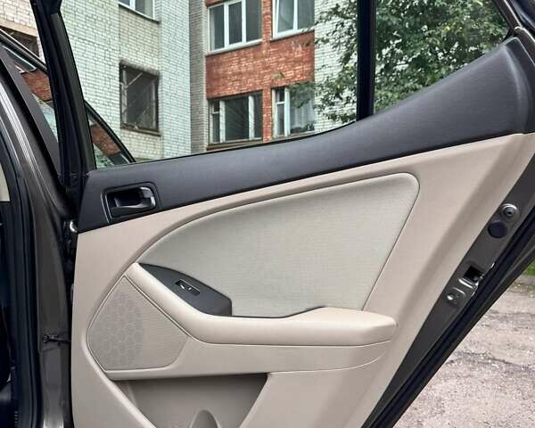 Сірий Кіа Оптіма, об'ємом двигуна 2.4 л та пробігом 231 тис. км за 5500 $, фото 24 на Automoto.ua
