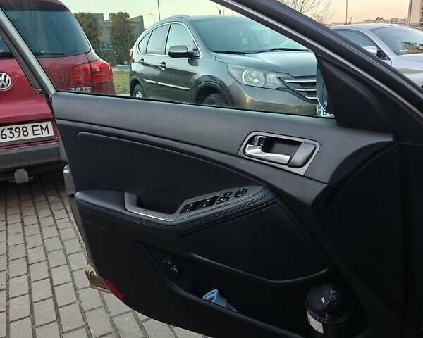 Серый Киа Оптима, объемом двигателя 2 л и пробегом 246 тыс. км за 13000 $, фото 9 на Automoto.ua