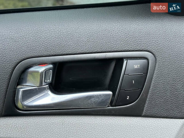 Сірий Кіа Оптіма, об'ємом двигуна 2.36 л та пробігом 220 тис. км за 8500 $, фото 33 на Automoto.ua