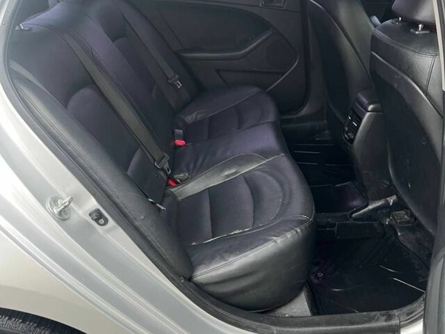 Серый Киа Оптима, объемом двигателя 2 л и пробегом 230 тыс. км за 8699 $, фото 3 на Automoto.ua