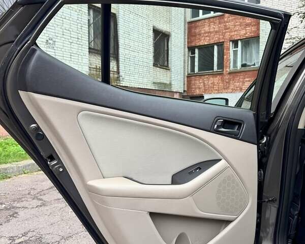 Сірий Кіа Оптіма, об'ємом двигуна 2.4 л та пробігом 231 тис. км за 5500 $, фото 22 на Automoto.ua