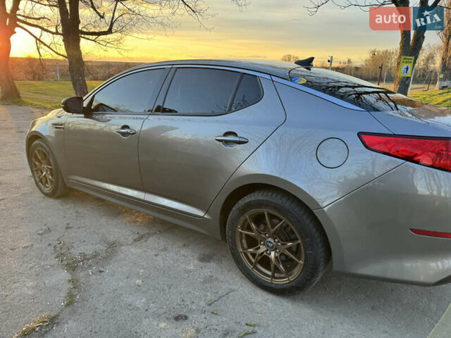 Сірий Кіа Оптіма, об'ємом двигуна 2.36 л та пробігом 140 тис. км за 10000 $, фото 4 на Automoto.ua