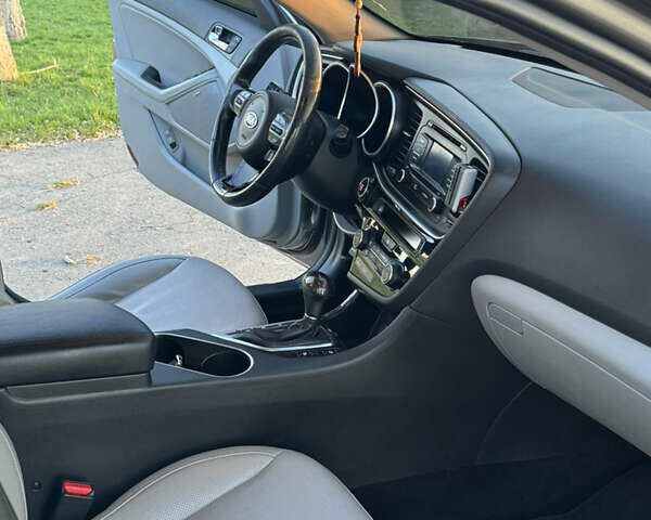 Сірий Кіа Оптіма, об'ємом двигуна 2.36 л та пробігом 140 тис. км за 10000 $, фото 3 на Automoto.ua