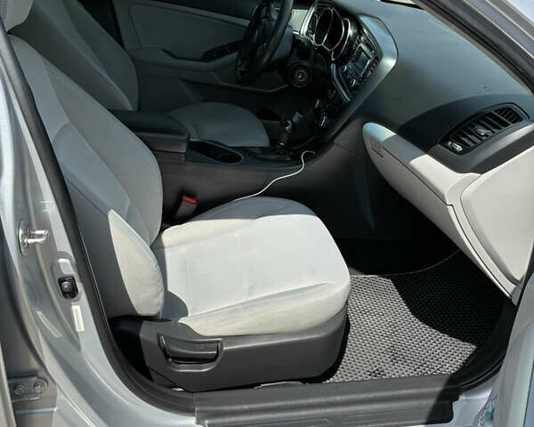 Серый Киа Оптима, объемом двигателя 2.4 л и пробегом 177 тыс. км за 9500 $, фото 17 на Automoto.ua