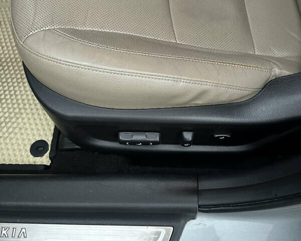 Сірий Кіа Оптіма, об'ємом двигуна 2.36 л та пробігом 174 тис. км за 12900 $, фото 3 на Automoto.ua