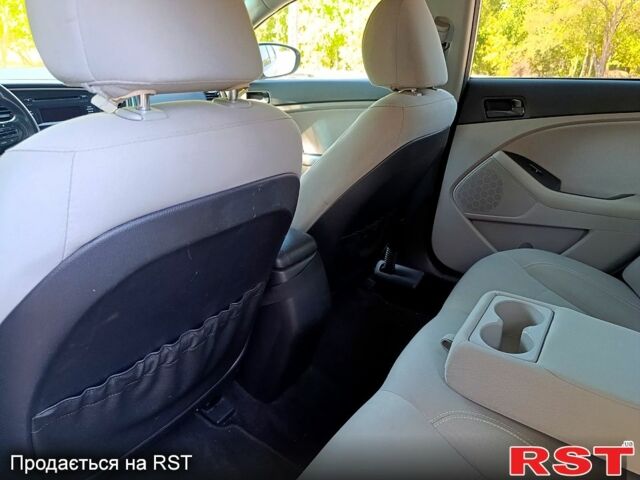 Сірий Кіа Оптіма, об'ємом двигуна 2.4 л та пробігом 180 тис. км за 9500 $, фото 3 на Automoto.ua