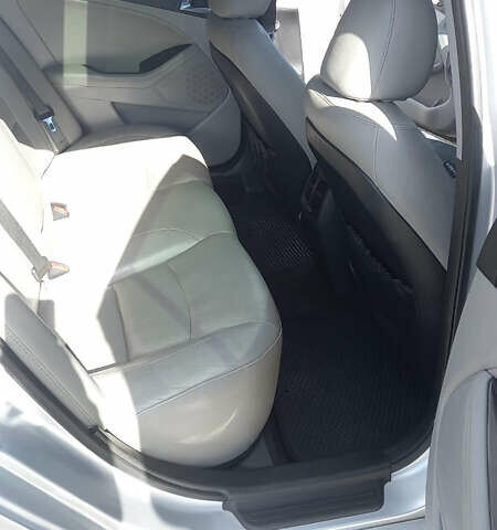 Серый Киа Оптима, объемом двигателя 2.36 л и пробегом 150 тыс. км за 8300 $, фото 6 на Automoto.ua