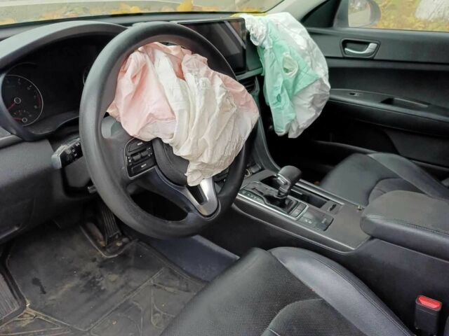 Серый Киа Оптима, объемом двигателя 2 л и пробегом 535 тыс. км за 5000 $, фото 2 на Automoto.ua