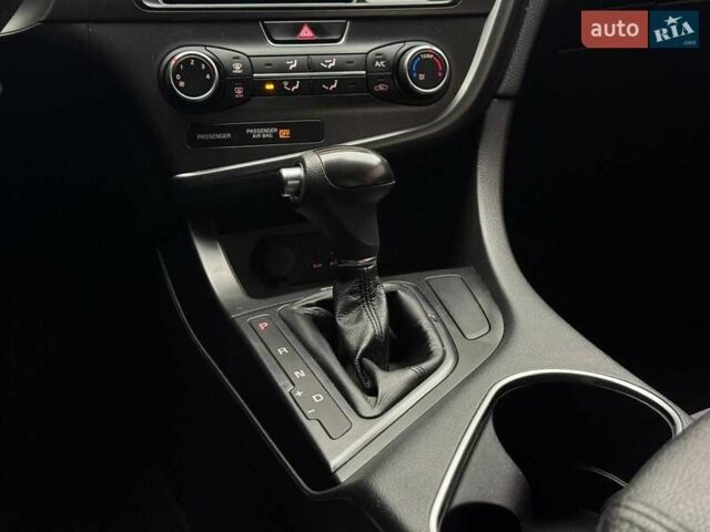 Сірий Кіа Оптіма, об'ємом двигуна 2.36 л та пробігом 183 тис. км за 8800 $, фото 18 на Automoto.ua