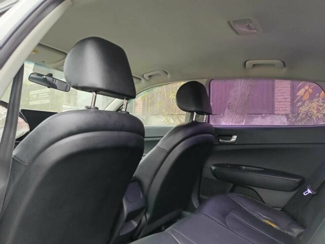 Серый Киа Оптима, объемом двигателя 2 л и пробегом 535 тыс. км за 5000 $, фото 10 на Automoto.ua