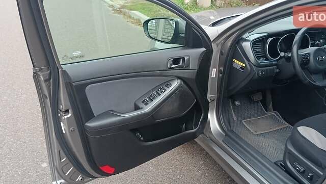 Серый Киа Оптима, объемом двигателя 2.36 л и пробегом 101 тыс. км за 9000 $, фото 12 на Automoto.ua