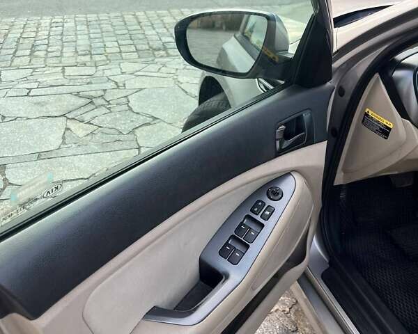 Серый Киа Оптима, объемом двигателя 2.36 л и пробегом 120 тыс. км за 9000 $, фото 38 на Automoto.ua