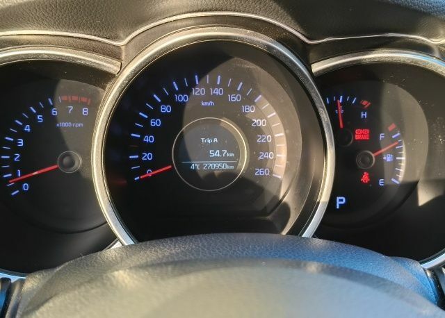 Сірий Кіа Оптіма, об'ємом двигуна 2 л та пробігом 270 тис. км за 8900 $, фото 1 на Automoto.ua