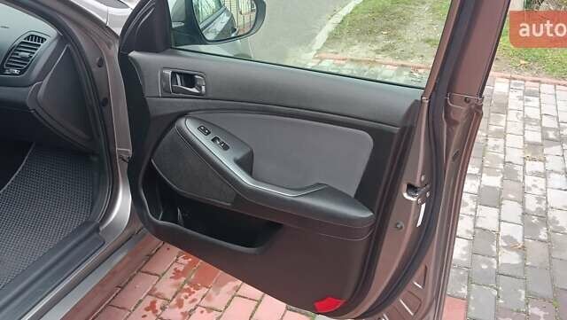 Серый Киа Оптима, объемом двигателя 2.36 л и пробегом 101 тыс. км за 9000 $, фото 18 на Automoto.ua