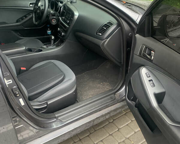 Сірий Кіа Оптіма, об'ємом двигуна 2.36 л та пробігом 237 тис. км за 8200 $, фото 4 на Automoto.ua