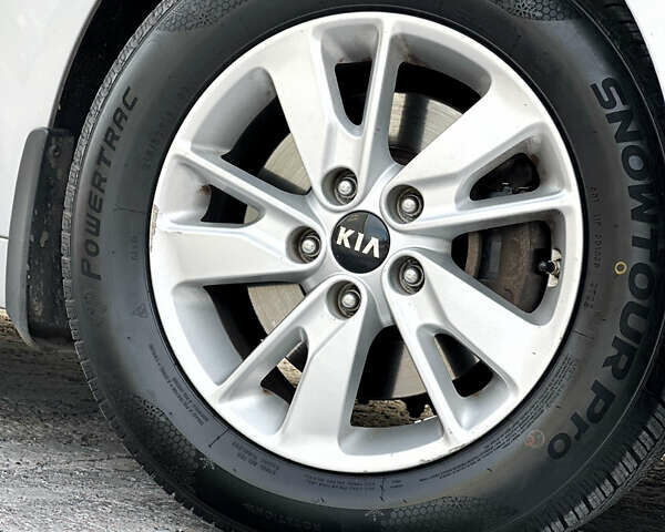 Серый Киа Оптима, объемом двигателя 2.4 л и пробегом 177 тыс. км за 10800 $, фото 21 на Automoto.ua