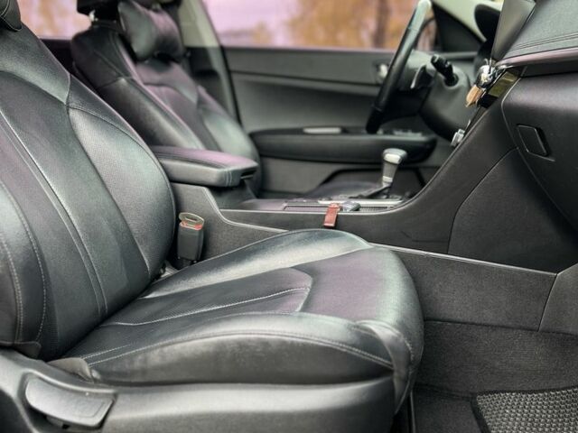 Серый Киа Оптима, объемом двигателя 2 л и пробегом 210 тыс. км за 12999 $, фото 7 на Automoto.ua