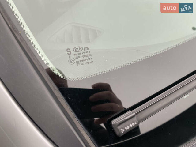 Сірий Кіа Оптіма, об'ємом двигуна 2.4 л та пробігом 123 тис. км за 10900 $, фото 19 на Automoto.ua