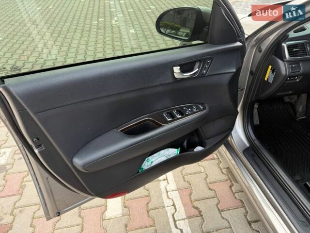 Сірий Кіа Оптіма, об'ємом двигуна 2.36 л та пробігом 65 тис. км за 11200 $, фото 9 на Automoto.ua