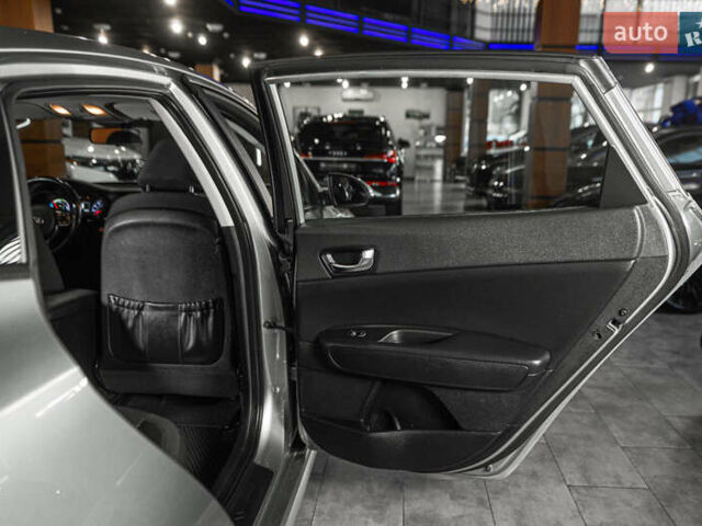 Сірий Кіа Оптіма, об'ємом двигуна 2 л та пробігом 70 тис. км за 16900 $, фото 38 на Automoto.ua