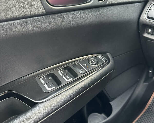 Сірий Кіа Оптіма, об'ємом двигуна 2 л та пробігом 142 тис. км за 10800 $, фото 9 на Automoto.ua