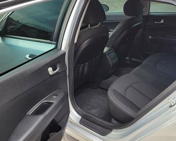 Серый Киа Оптима, объемом двигателя 2.36 л и пробегом 157 тыс. км за 10700 $, фото 13 на Automoto.ua