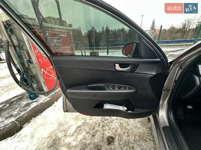 Сірий Кіа Оптіма, об'ємом двигуна 2.4 л та пробігом 140 тис. км за 12500 $, фото 11 на Automoto.ua