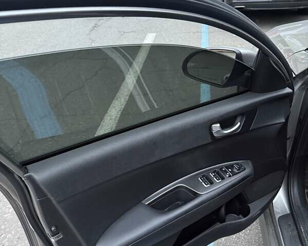 Серый Киа Оптима, объемом двигателя 2.36 л и пробегом 101 тыс. км за 9900 $, фото 21 на Automoto.ua