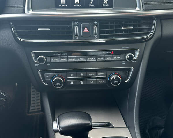 Сірий Кіа Оптіма, об'ємом двигуна 2 л та пробігом 142 тис. км за 10800 $, фото 19 на Automoto.ua