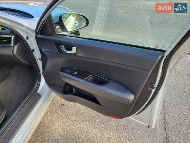 Сірий Кіа Оптіма, об'ємом двигуна 2.36 л та пробігом 165 тис. км за 14000 $, фото 10 на Automoto.ua