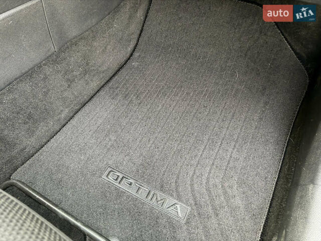 Сірий Кіа Оптіма, об'ємом двигуна 2.36 л та пробігом 185 тис. км за 14700 $, фото 27 на Automoto.ua