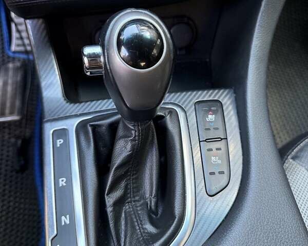 Синий Киа Оптима, объемом двигателя 2 л и пробегом 299 тыс. км за 10000 $, фото 2 на Automoto.ua