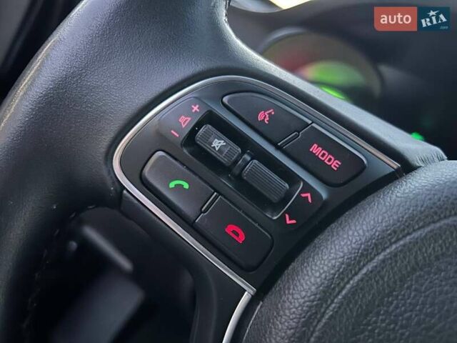 Кіа Оптіма 2017 у Одесі на Automoto.ua Синій Кіа Оптіма, об'ємом двигуна 2 л та пробігом 105 тис. км за 18700 $, фото 19 на Automoto.ua