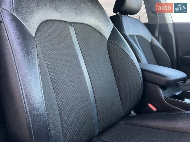 Синий Киа Оптима, объемом двигателя 1.7 л и пробегом 141 тыс. км за 14800 $, фото 10 на Automoto.ua