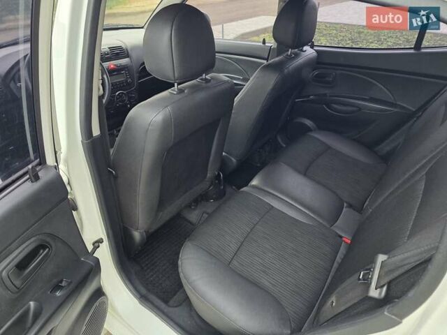 Белый Киа Пиканто, объемом двигателя 1.09 л и пробегом 111 тыс. км за 6900 $, фото 8 на Automoto.ua