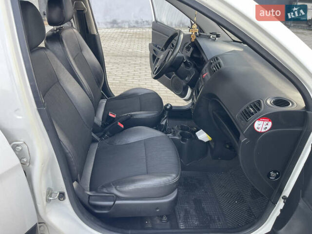 Белый Киа Пиканто, объемом двигателя 1 л и пробегом 116 тыс. км за 2999 $, фото 20 на Automoto.ua