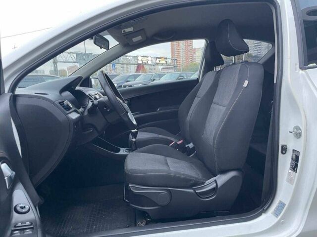 Білий Кіа Піканто, об'ємом двигуна 1 л та пробігом 150 тис. км за 5990 $, фото 7 на Automoto.ua