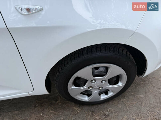 Білий Кіа Піканто, об'ємом двигуна 1.09 л та пробігом 132 тис. км за 5800 $, фото 46 на Automoto.ua
