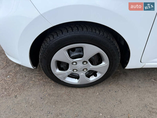 Білий Кіа Піканто, об'ємом двигуна 1.09 л та пробігом 132 тис. км за 5800 $, фото 31 на Automoto.ua