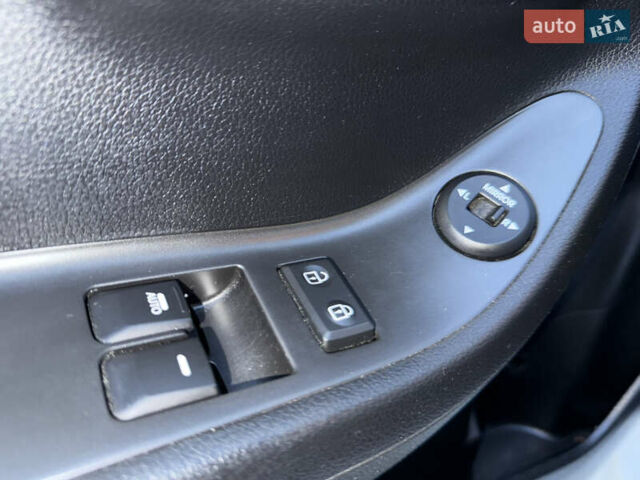 Білий Кіа Піканто, об'ємом двигуна 1.09 л та пробігом 132 тис. км за 5800 $, фото 26 на Automoto.ua