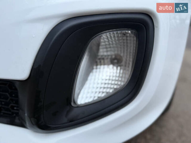 Білий Кіа Піканто, об'ємом двигуна 1.09 л та пробігом 132 тис. км за 5800 $, фото 41 на Automoto.ua