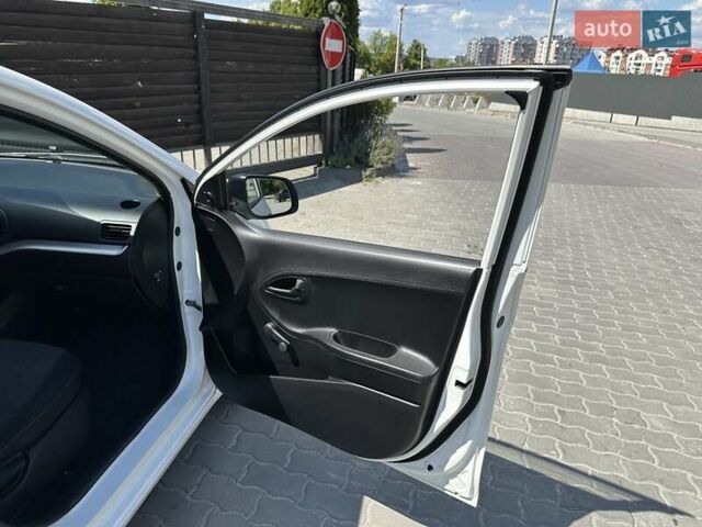 Белый Киа Пиканто, объемом двигателя 1 л и пробегом 153 тыс. км за 6800 $, фото 29 на Automoto.ua