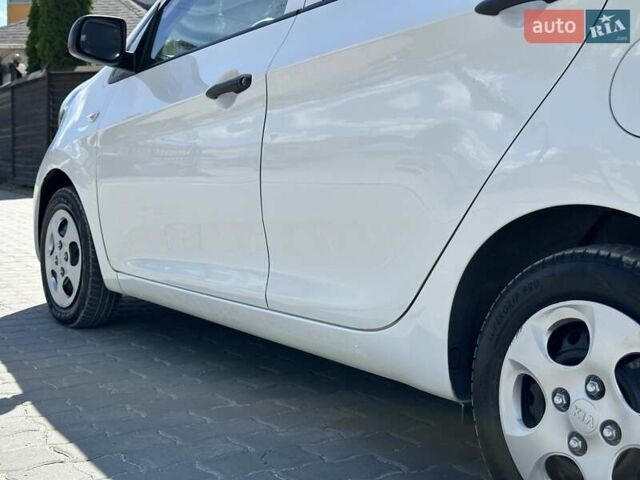 Белый Киа Пиканто, объемом двигателя 1 л и пробегом 153 тыс. км за 6800 $, фото 5 на Automoto.ua