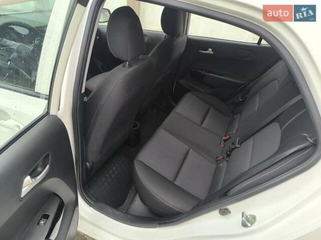 Белый Киа Пиканто, объемом двигателя 1 л и пробегом 46 тыс. км за 13000 $, фото 12 на Automoto.ua